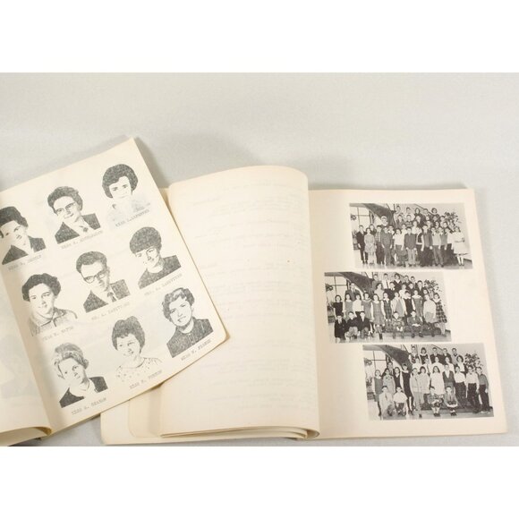 2 Canadian DND School Yearbooks, Armed Forces Overseas School Der Kleine Biber - Picture 3 of 6